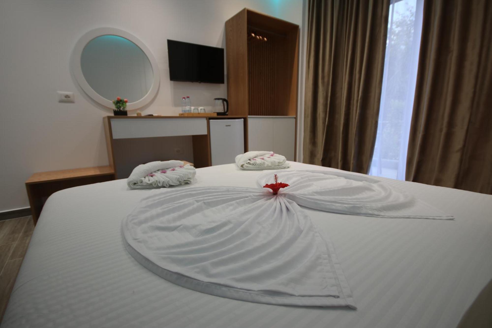 Klea Rooms Himare Exterior foto